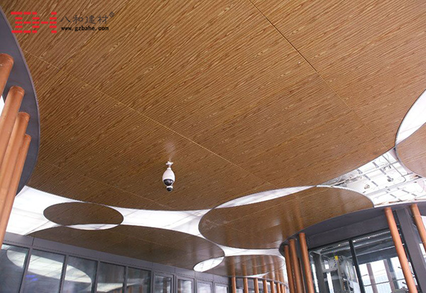 八和建材仿木紋鋁單板，點(diǎn)亮建筑的無限生機(jī)！